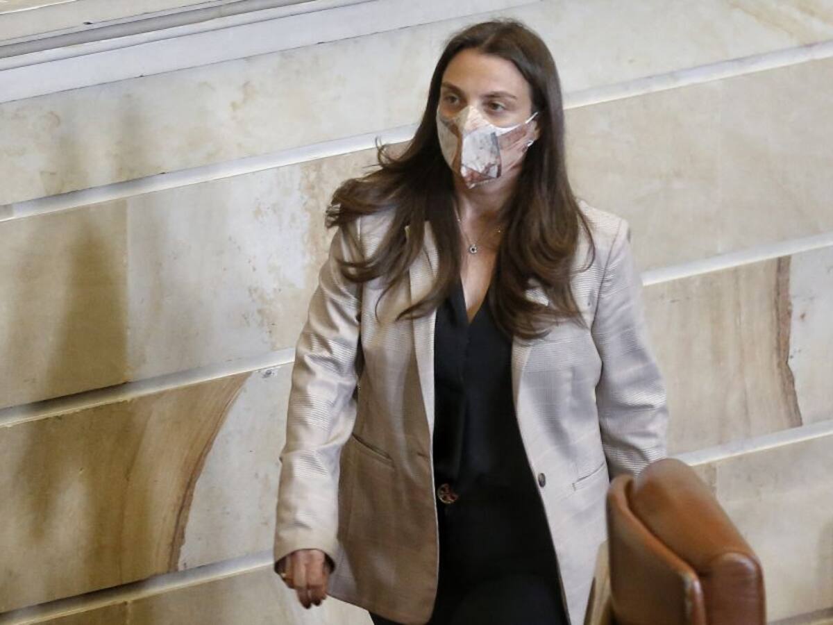 Procuraduría abre investigación disciplinaria a la MinTic, Karen Abudinen