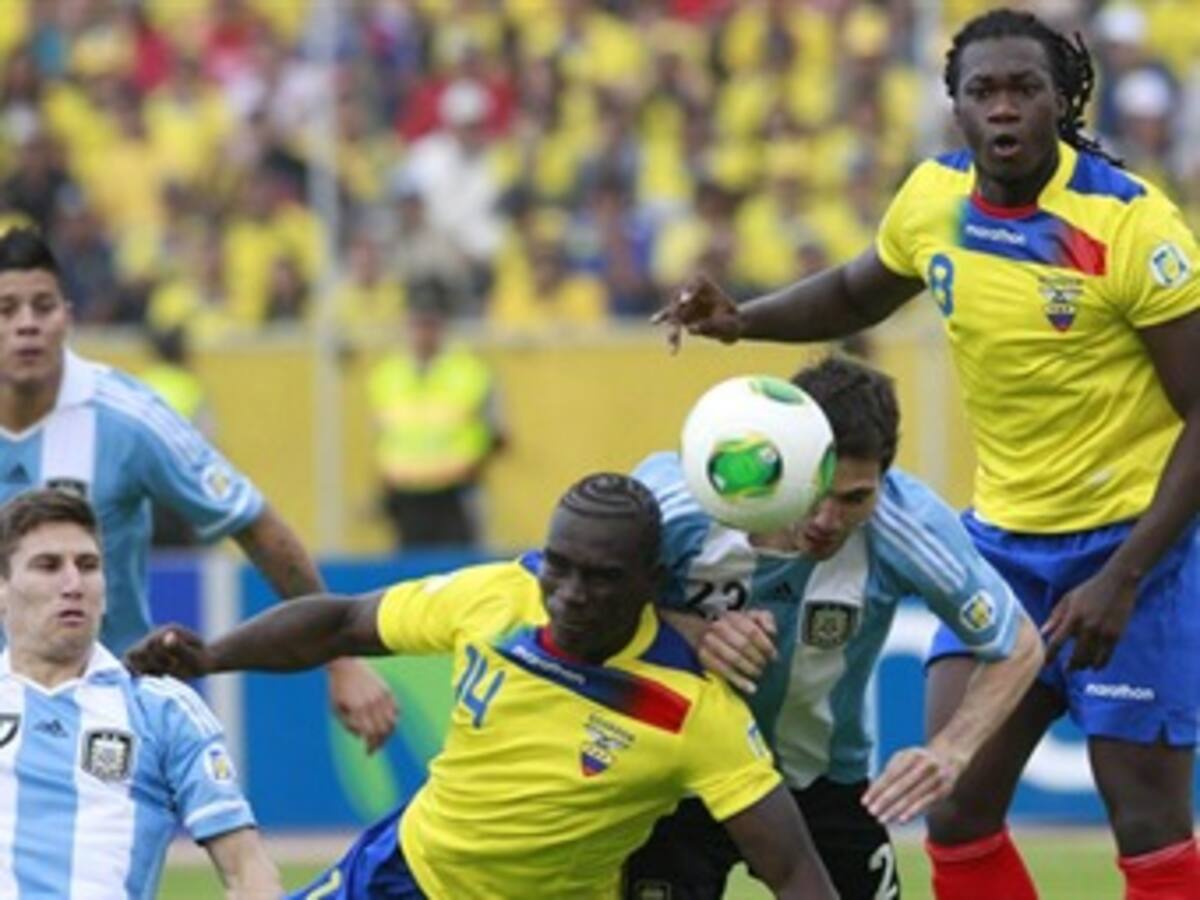 Ecuador anuncia protesta por arbitraje de Cáceres en partido ante Argentina