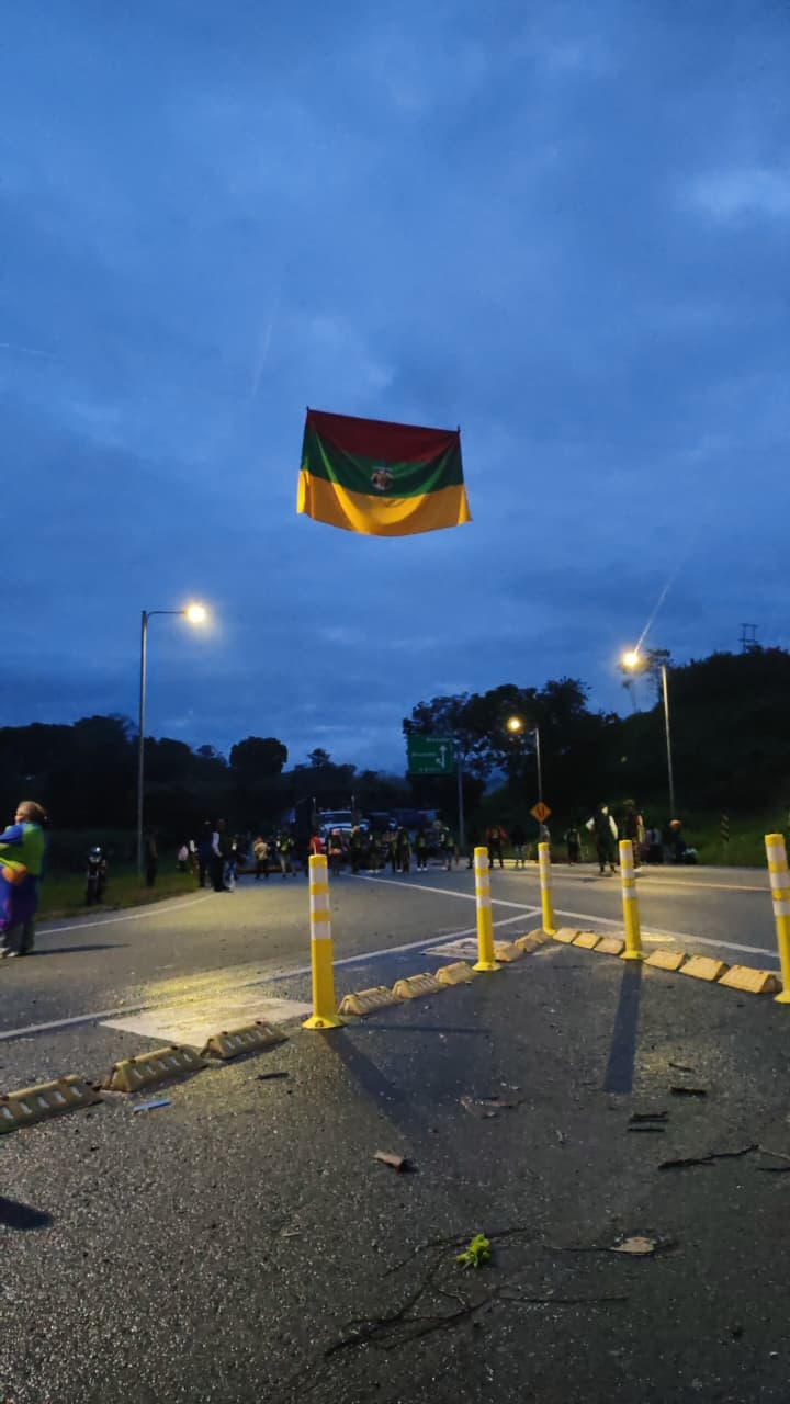 Minga indígena en el sector de Remolinos, entre Caldas y Risaralda. Foto suministrada.