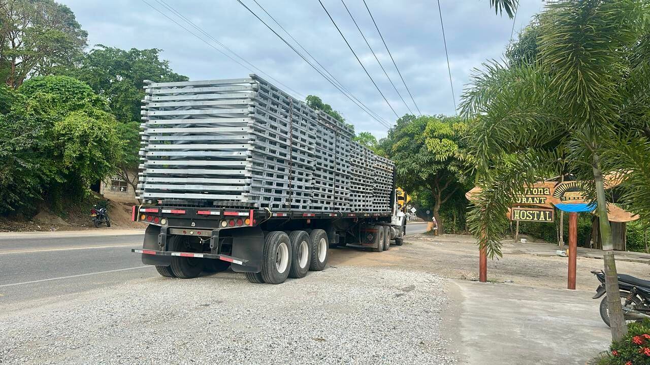 Puente militar llega al Magdalena para recuperar el paso hacia La Guajira/ UNGRD