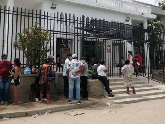Familiares de heridos esperan conocer estado de salud en el Hospital San Cristóbal de Ciénaga