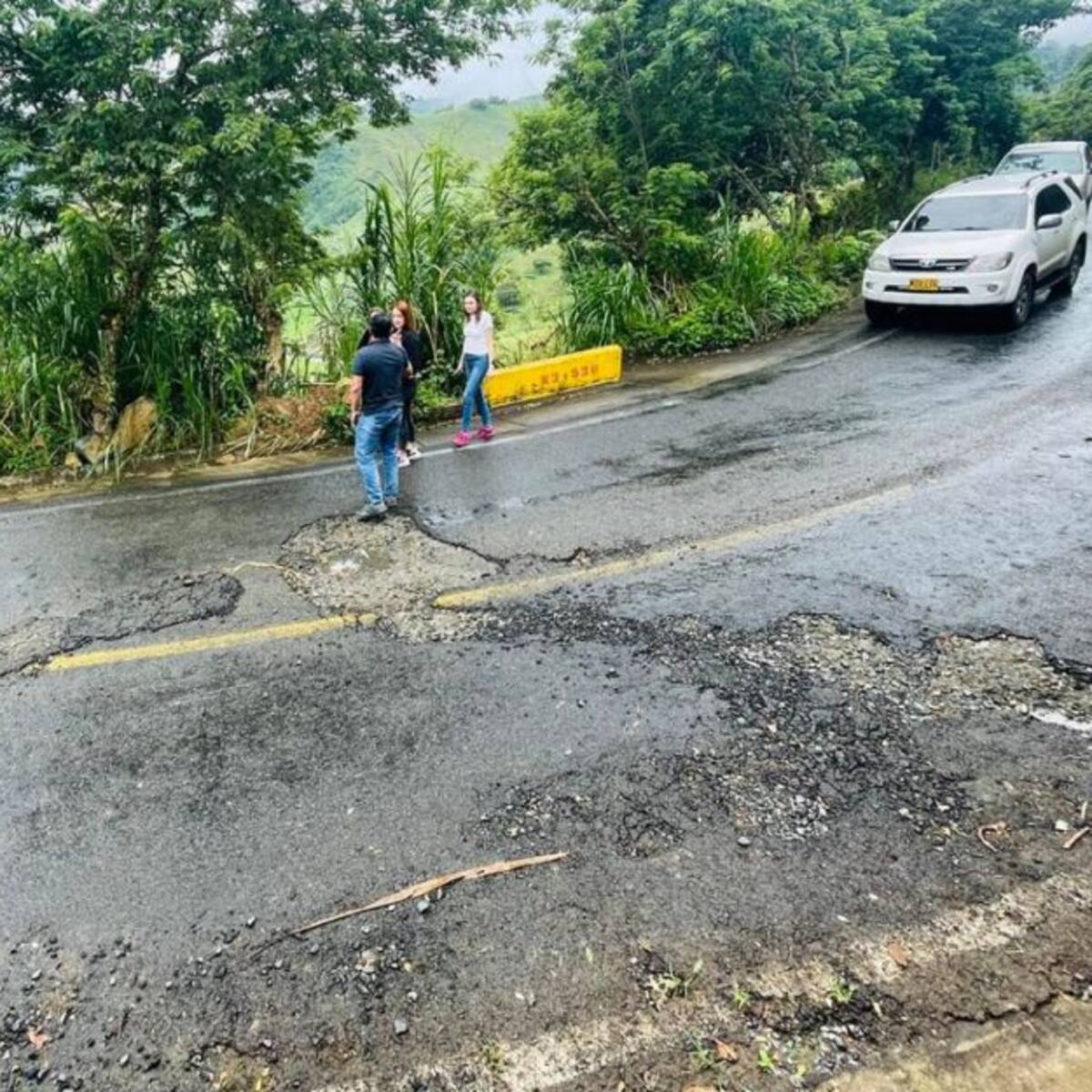 Obras de recuperación vial en los puntos críticos de Caldas