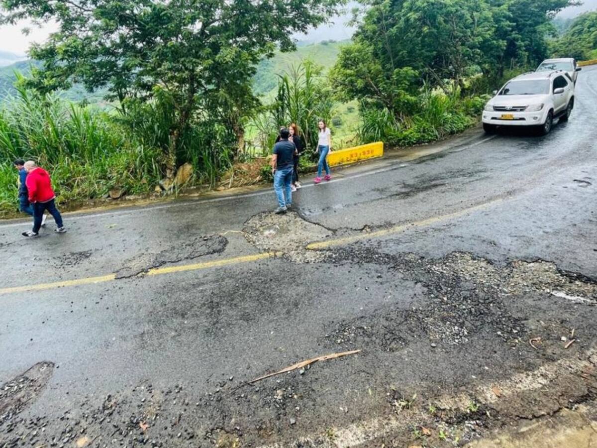Obras de recuperación vial en los puntos críticos de Caldas