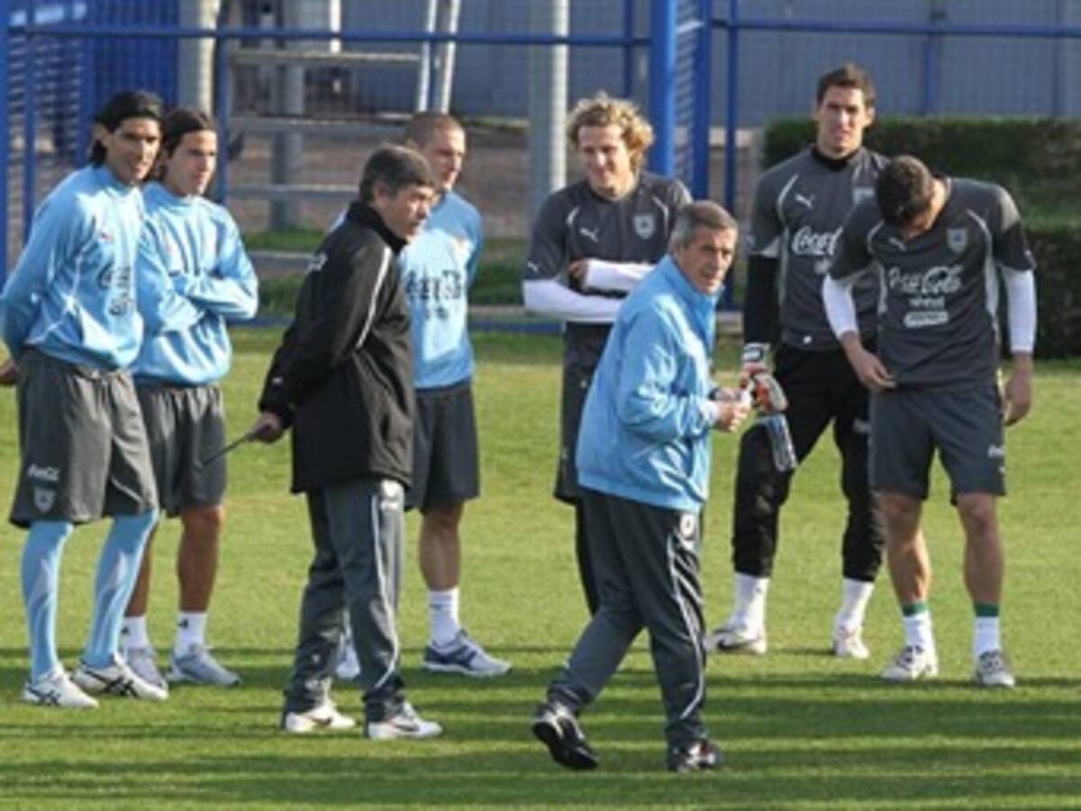 Uruguay rumbo a Santa Fe para el clásico de Río de la Plata
