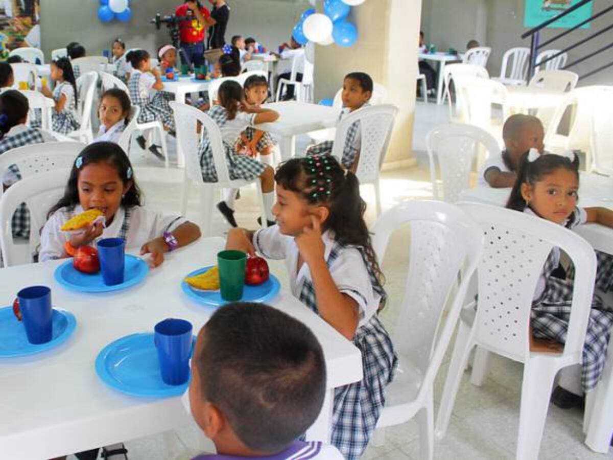 Anuncian sanciones por fallas en entrega de refrigerios en colegios de Bogotá