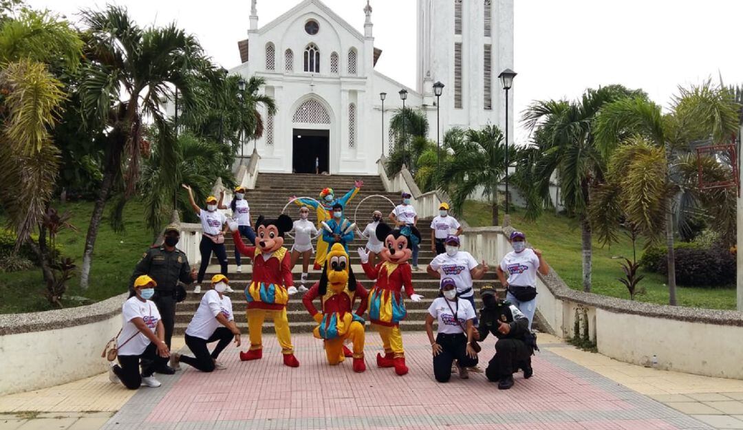 Una de las actividades se realizó en el municipio de Río Viejo, donde hubo bailes, talleres de pintura y show de entretenimiento