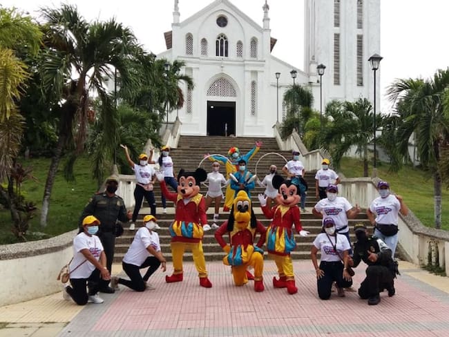 Una de las actividades se realizó en el municipio de Río Viejo, donde hubo bailes, talleres de pintura y show de entretenimiento