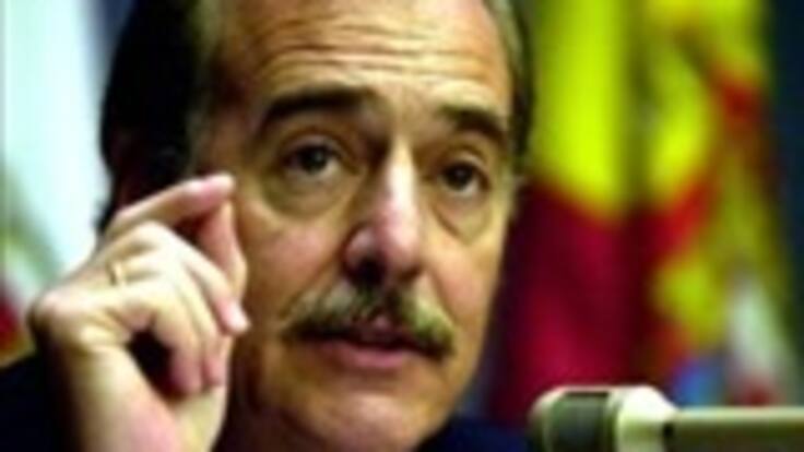 “El Presidente les ha pedido a sus Ministros que se retiren, pero él se queda dentro del gobierno”: Pastrana