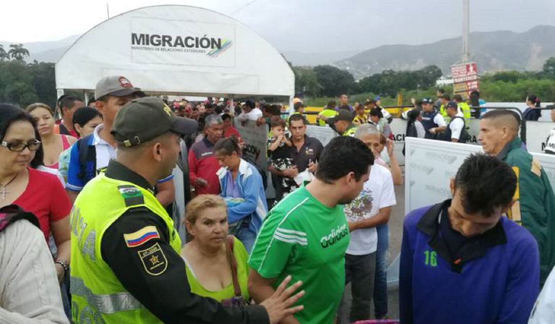 Venezolanos en frontera.