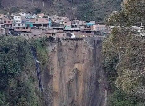 Derrumbe en Cajamarca que afecta la Línea