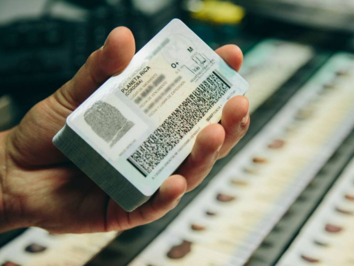 Inhabilitan a registrador por irregularidades en documentos a extranjeros