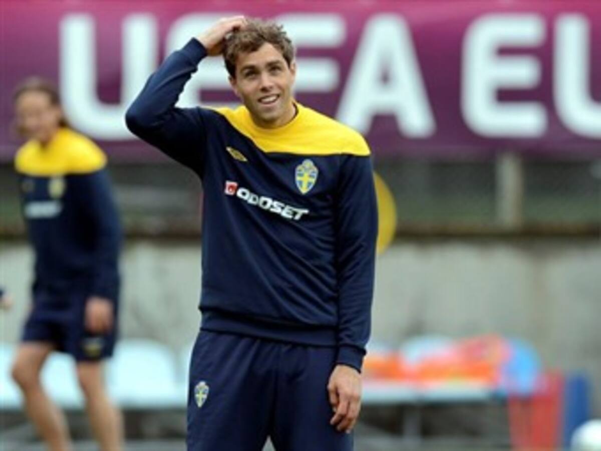 Elmander entrenó por primera vez con Suecia tras su fractura en el pie