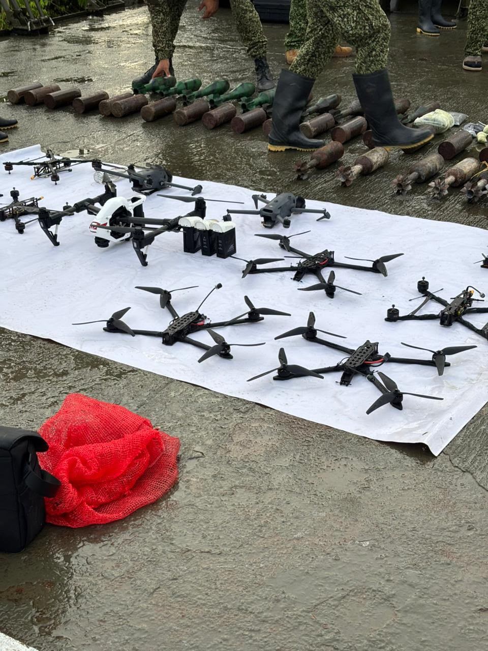 Incautan drones, explosivos y material de guerra de la “Jaime Martínez” en Cauca