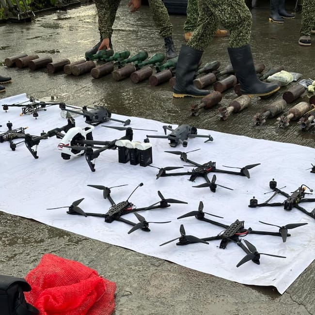Incautan drones, explosivos y material de guerra de la “Jaime Martínez” en Cauca