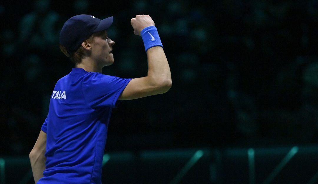 Jannik Sinner festeja su triunfo sobre Daniel Galán.