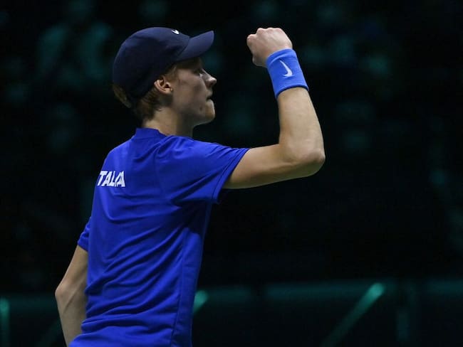 Jannik Sinner festeja su triunfo sobre Daniel Galán.