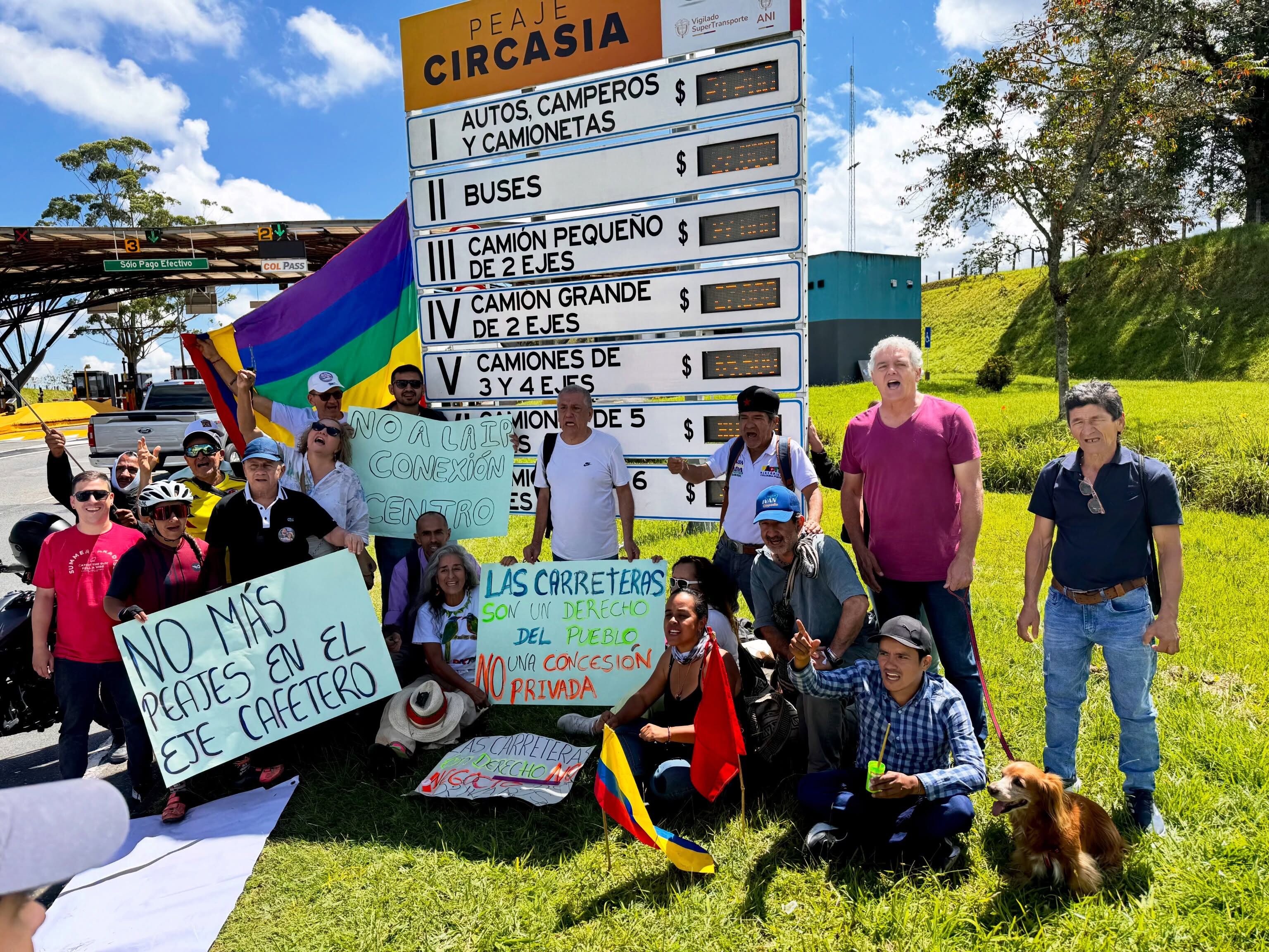Manifestación en peaje de Circasia en autopistas del café. Foto: Cortesía Representante Electo Miguel Grisales