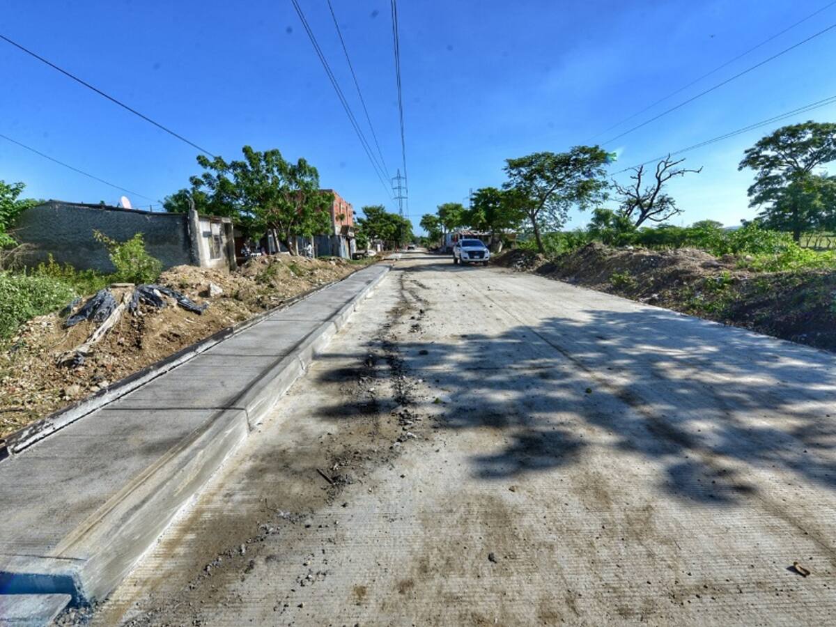 Avance superior al 70% en pavimentación de vía que conectará a Nelson Mandela y Policarpa