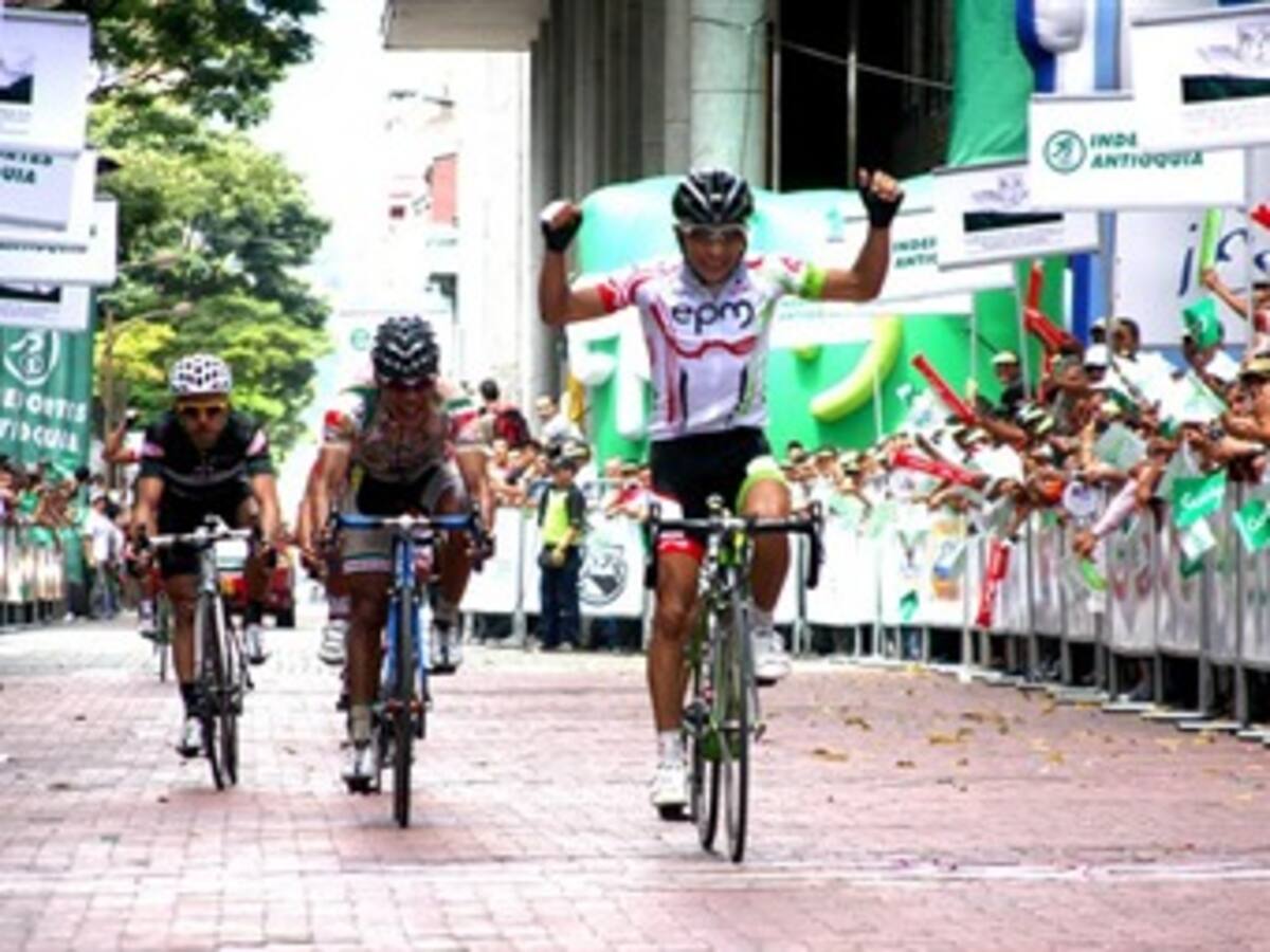 Walter Pedraza gana la primera etapa de la Vuelta a Colombia