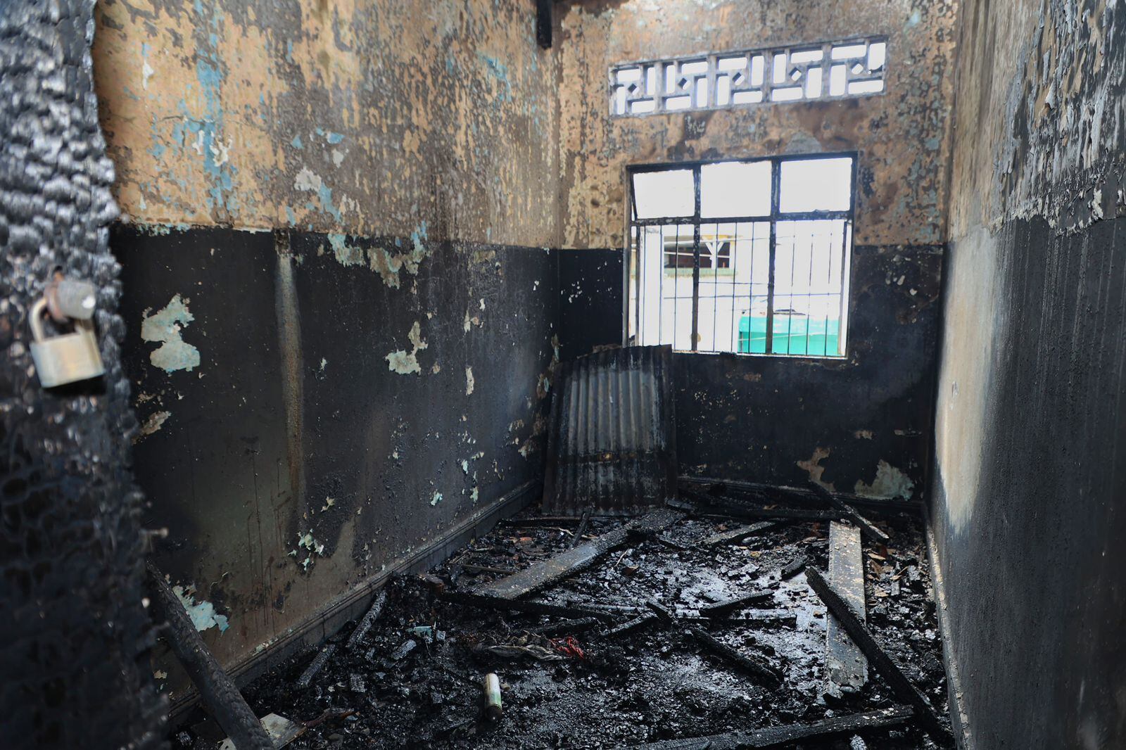 Incendios estructurales en viviendas y locales mantienen en alerta a los organismos de socorro en Neiva.