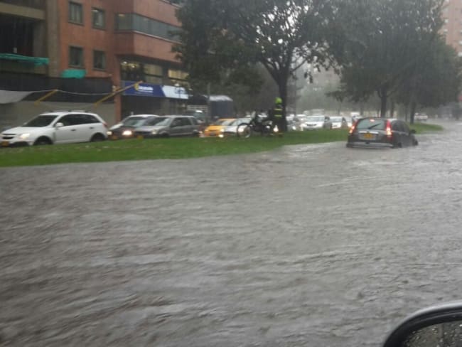Encharcamientos en distintas zonas de la ciudad por fuertes lluvias