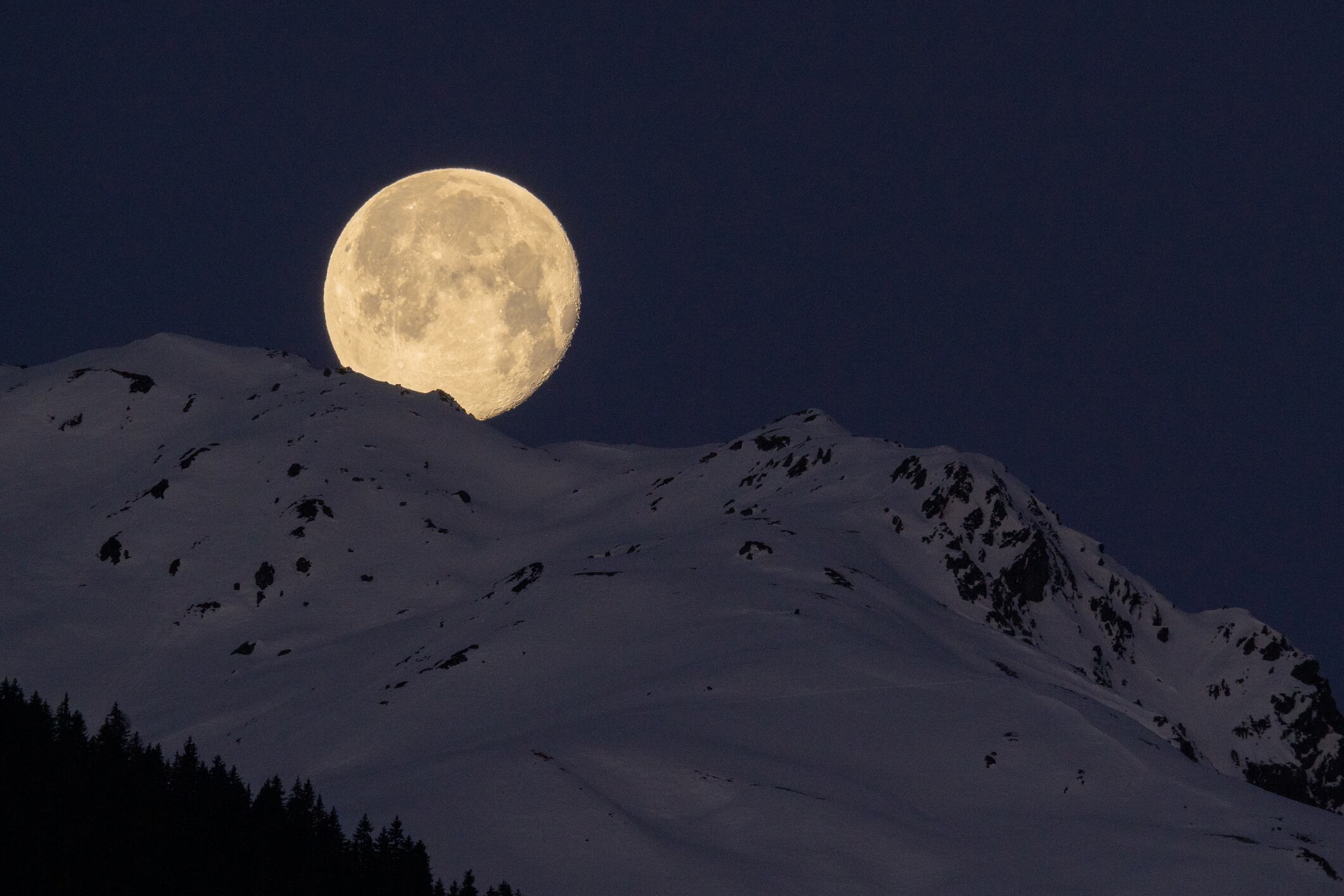 Luna llena durante invierno, imagen de referencia // Getty Images