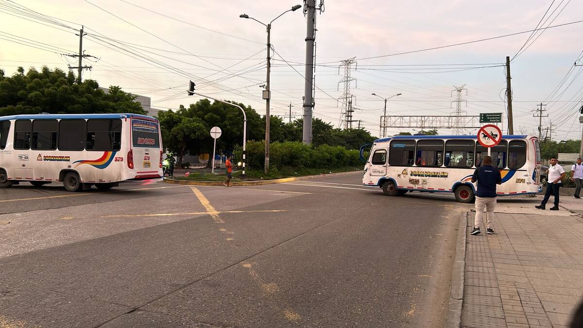 Bloqueos de vías en Barranquilla en rechazo al homicidio de un conductor