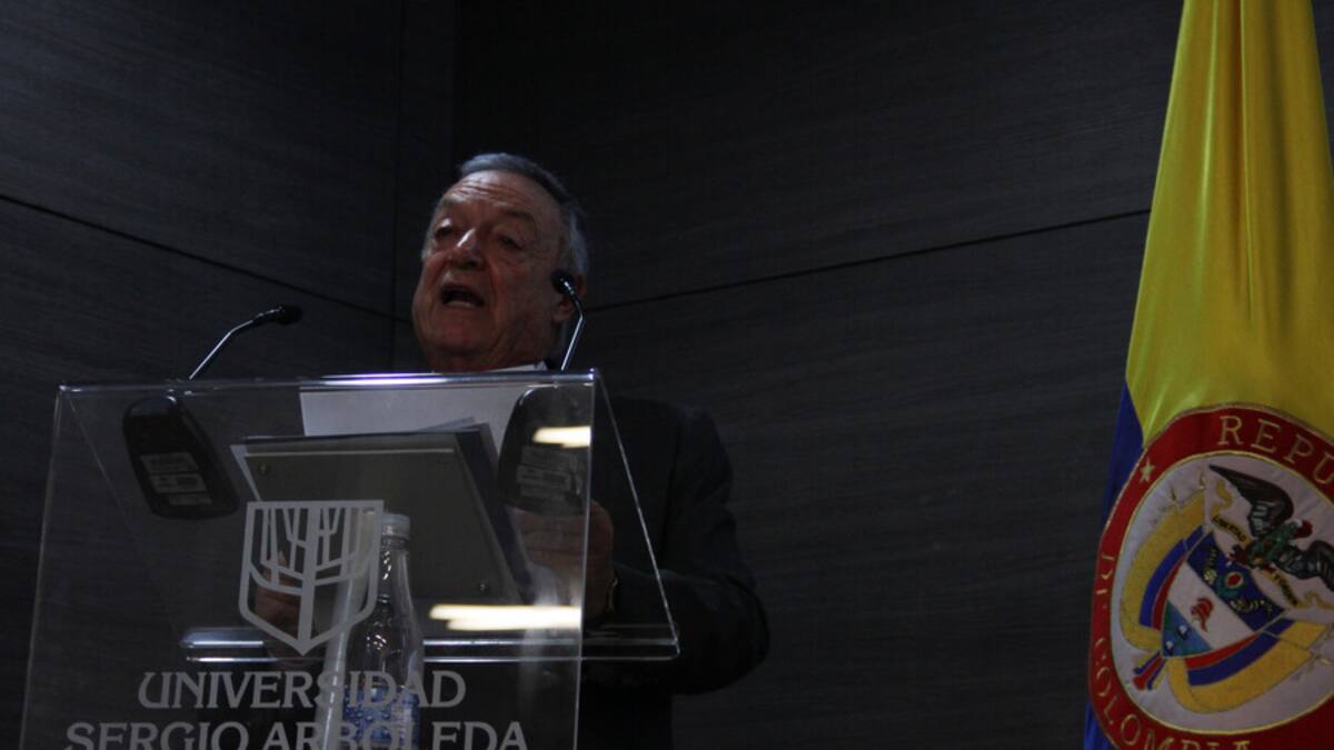 Notables egresados de la Universidad Sergio Arboleda exigen explicación sobre reuniones del rector Rodrigo Noguera