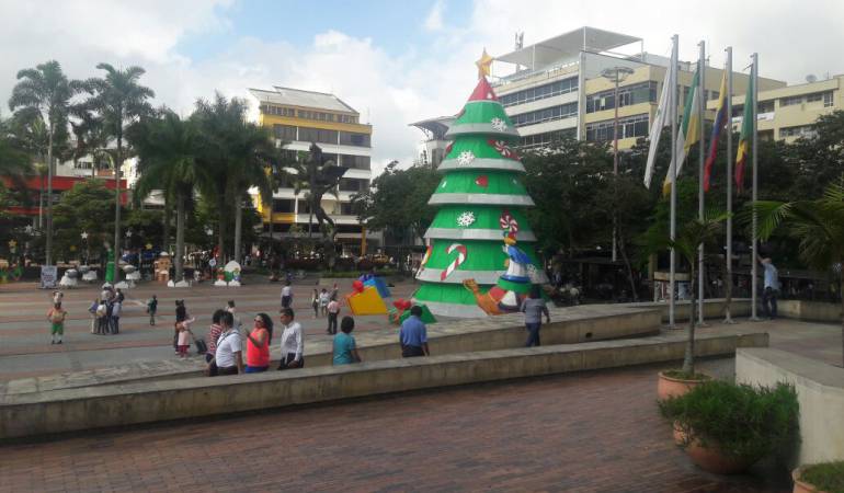 Desde las 5:20AM hasta las 9:00AM Toda la información local en Caracol Radio