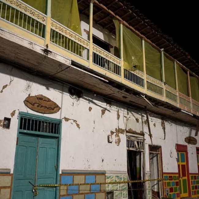 Ataque con explosivos a un local comercial de Carolina del Príncipe. Foto: Cortesía.