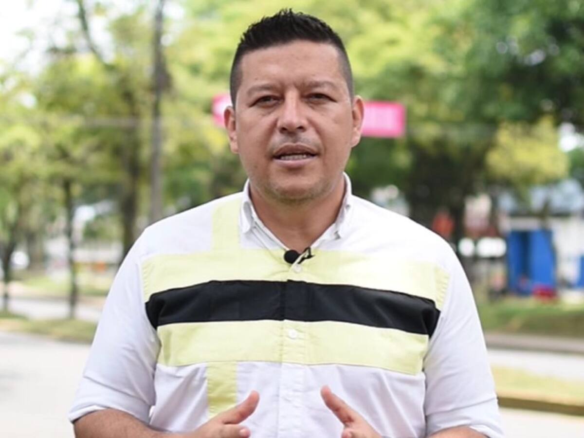 Alcalde evalúa su retorno tras muerte de disidente que lo desplazó