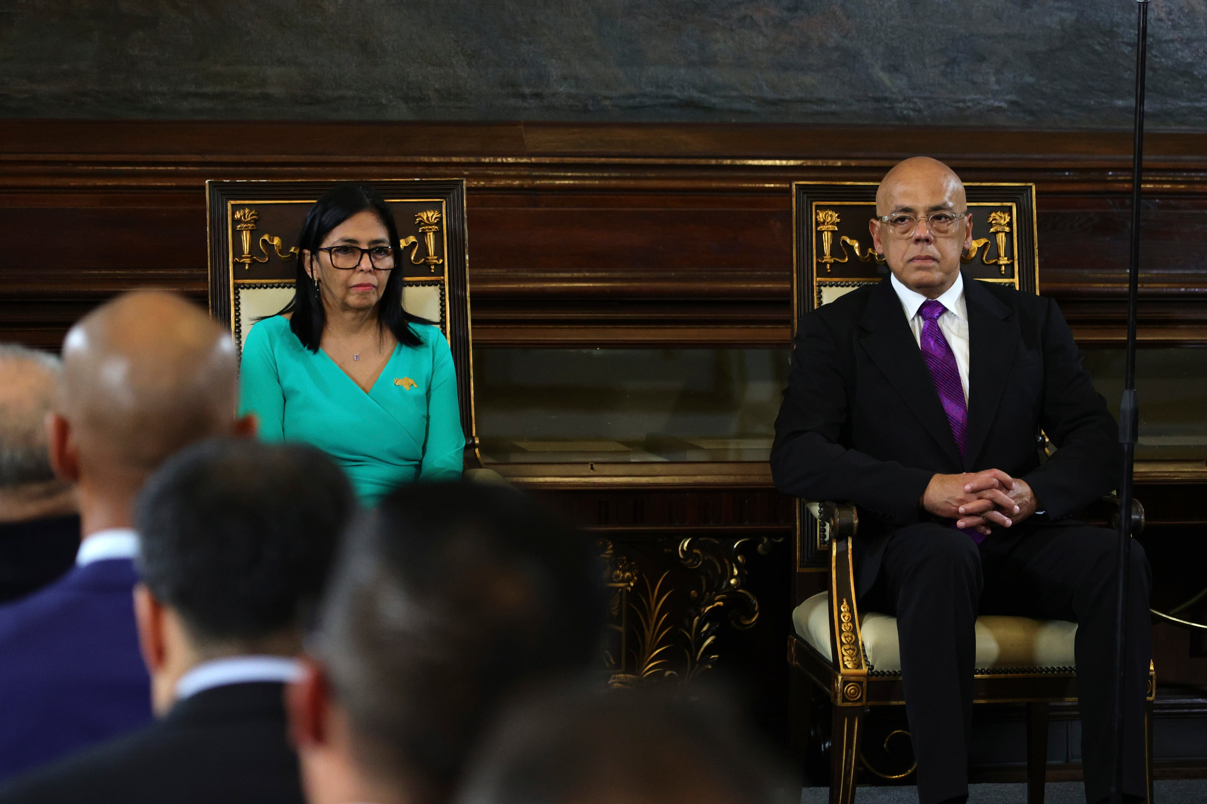 Delcy Rodríguez y Jorge Rodríguez tras posicionarse como presidenta encargada de Venezuela y presidente de la Asamblea Nacional | Foto: GettyImages