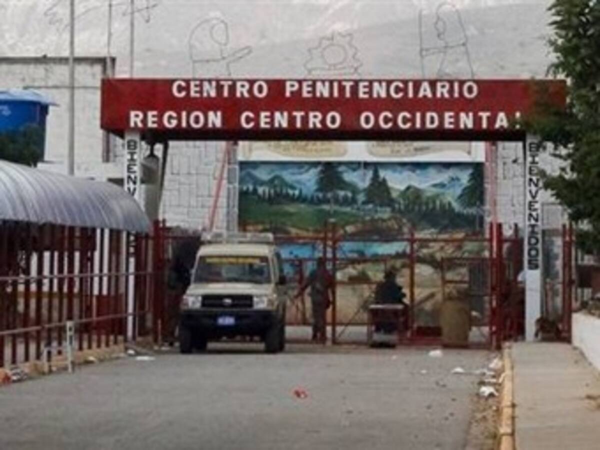 Investiga causas de motín en cárcel de Venezuela que deja 56 muertos