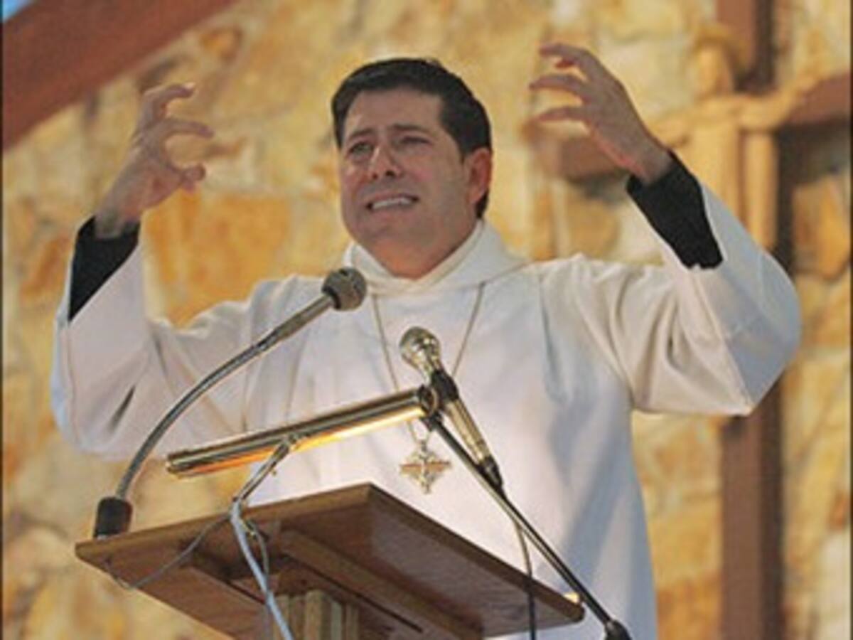 El Padre Alberto se convierte en todo un filón para la Iglesia episcopal