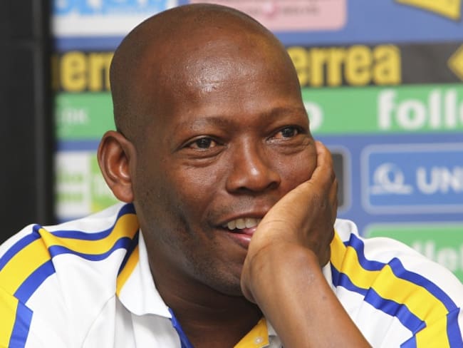 El "Tino" Asprilla es tentado para entrar al cine de adultos