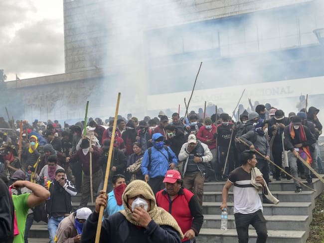 Edificio público en Ecuador se ve afectado por violencia de manifestantes