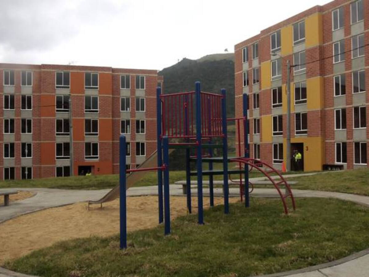 Familias de bajos recursos en Bogotá no pueden acceder a vivienda de interés social, según estudio