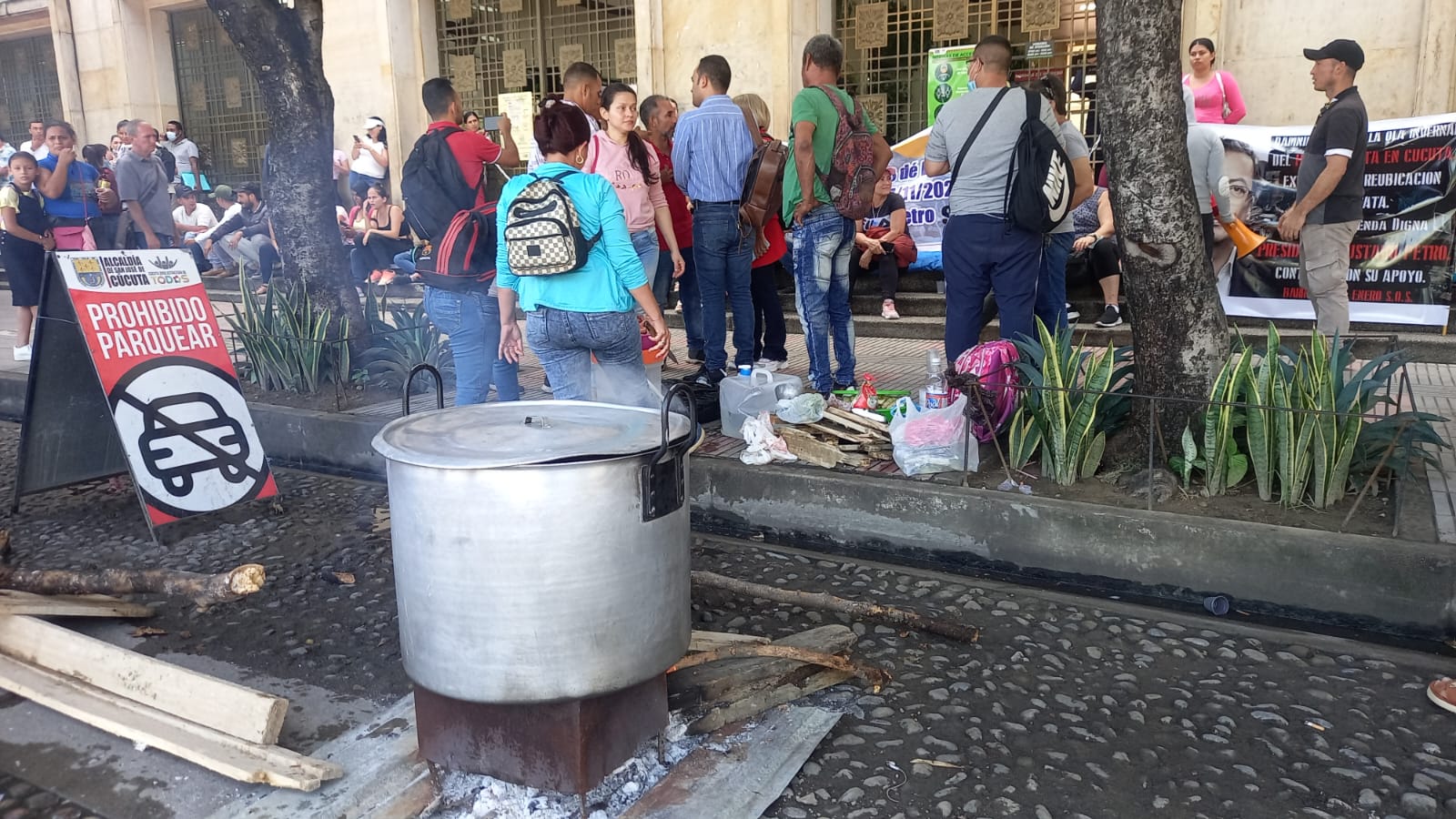 Protesta damnificados alcaldía de Cúcuta. Foto Caracol Radio Cúcuta