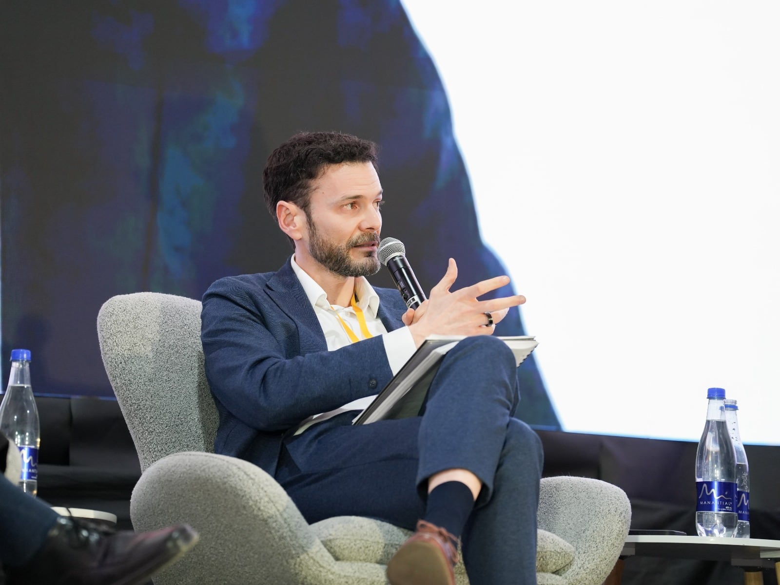Juan Martínez, representante del Banco Mundial, resaltó el protagonismo que debería tener el sector privado en la reconstrucción | Foto: Caracol Radio