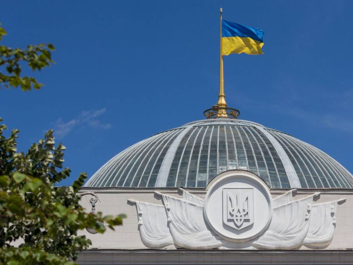 Parlamento ucraniano prorroga ley marcial y movilización hasta agosto