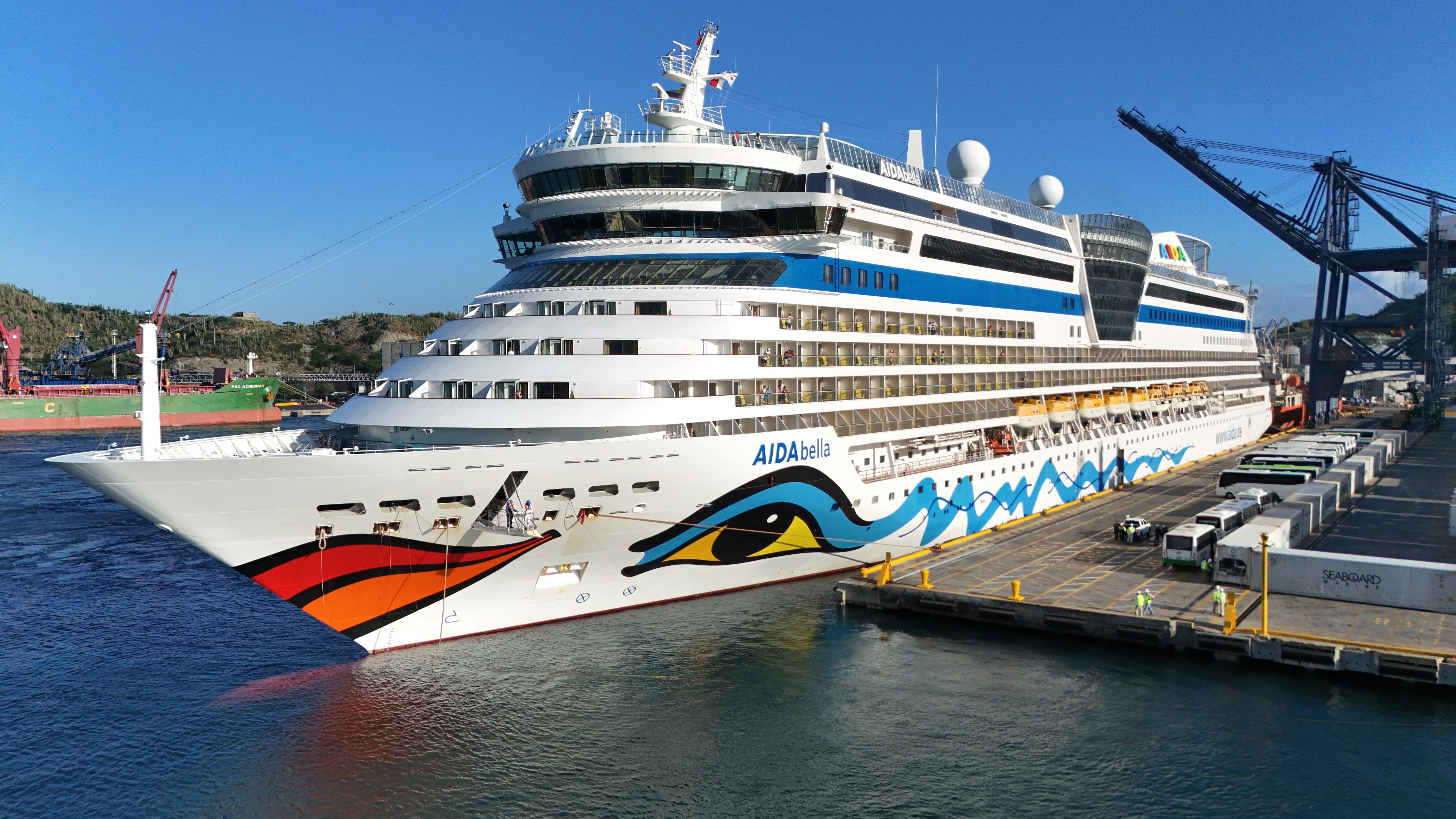 Crucero Aidaluna en su arribo al Puerto de Santa Marta