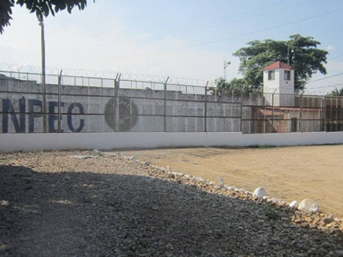 Más de 800 reclusos de la cárcel de Rivera, Huila en huelga de hambre