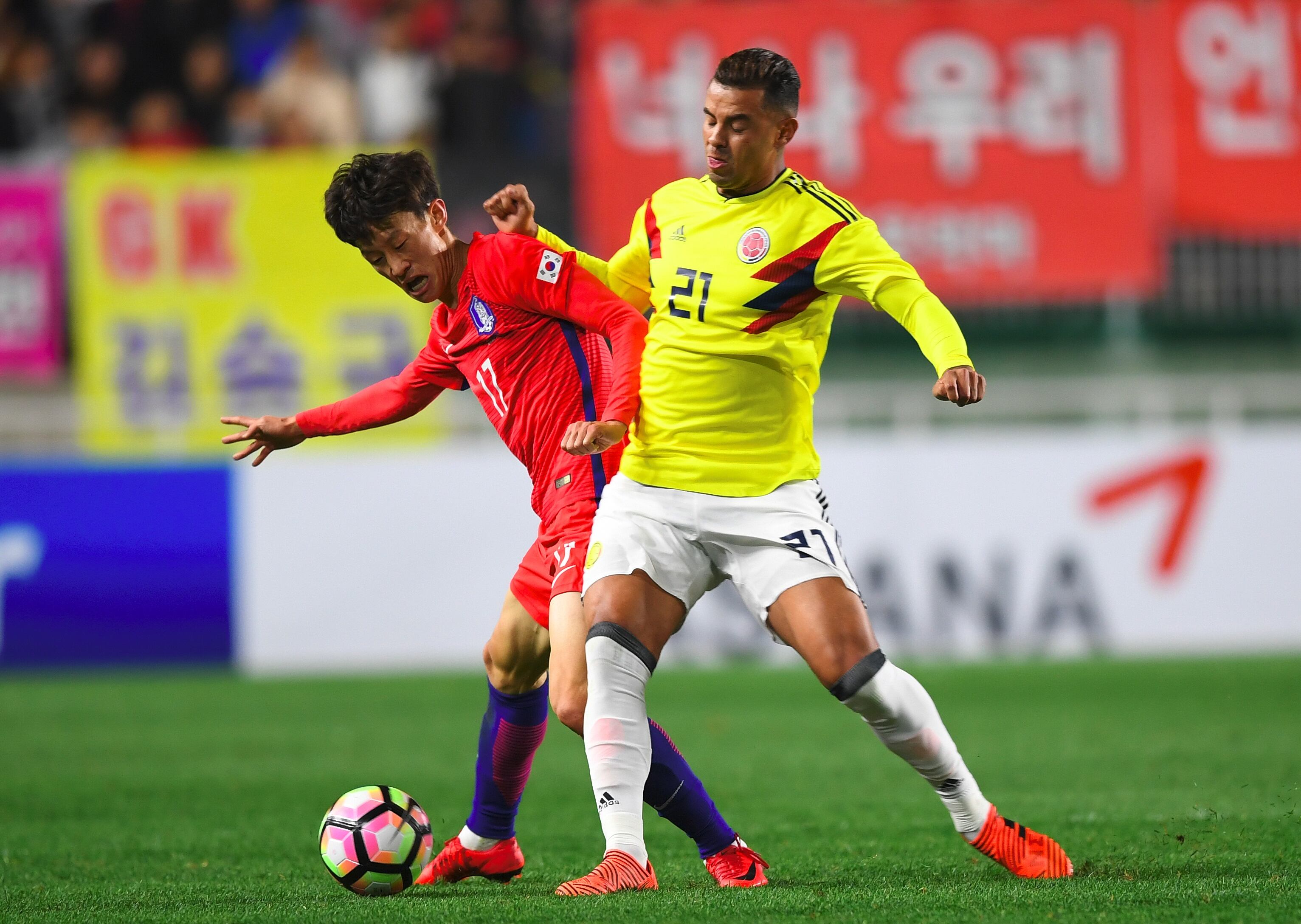 Edwin Cardona durante el amistoso entre Colombia y Corea del Sur en 2017. / AFP PHOTO / JUNG Yeon-Je (Photo credit should read JUNG YEON-JE/AFP via Getty Images)