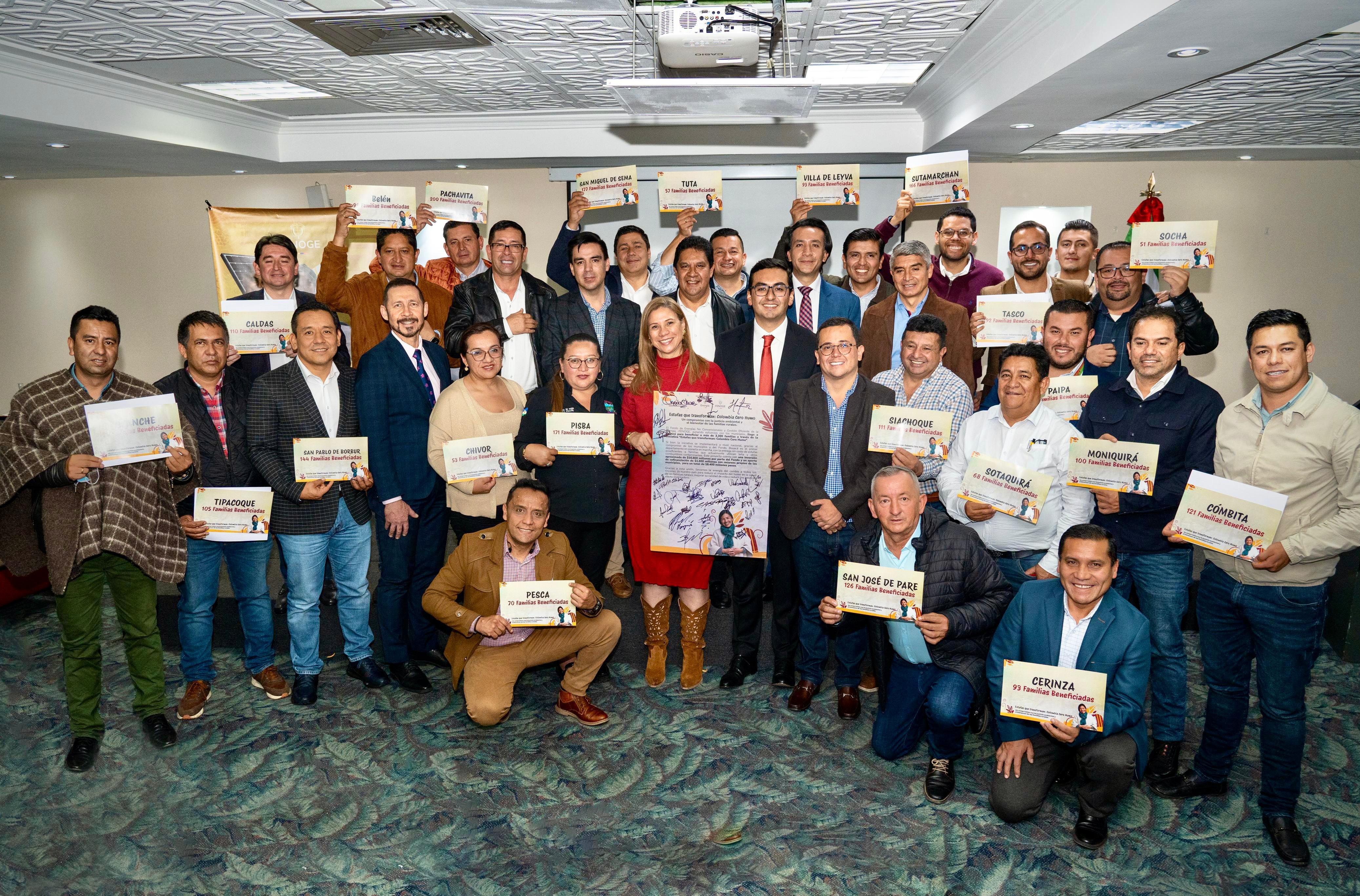 Las estufas evitarán que las familias gasten cerca de 38 horas semanales para recoger leña. Foto | Prensa Héctor Chaparro