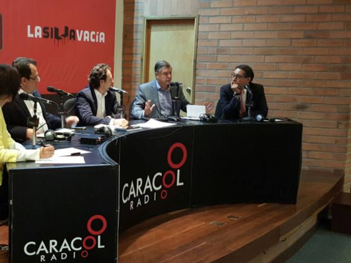 El 70% de Medellín está en manos de grupos ilegales: Juan Carlos Vélez