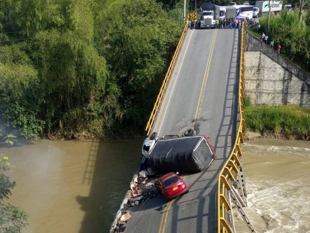 Emergencia por caída de puente en sector del Río La Vieja entre Quindío y Valle del Cauca