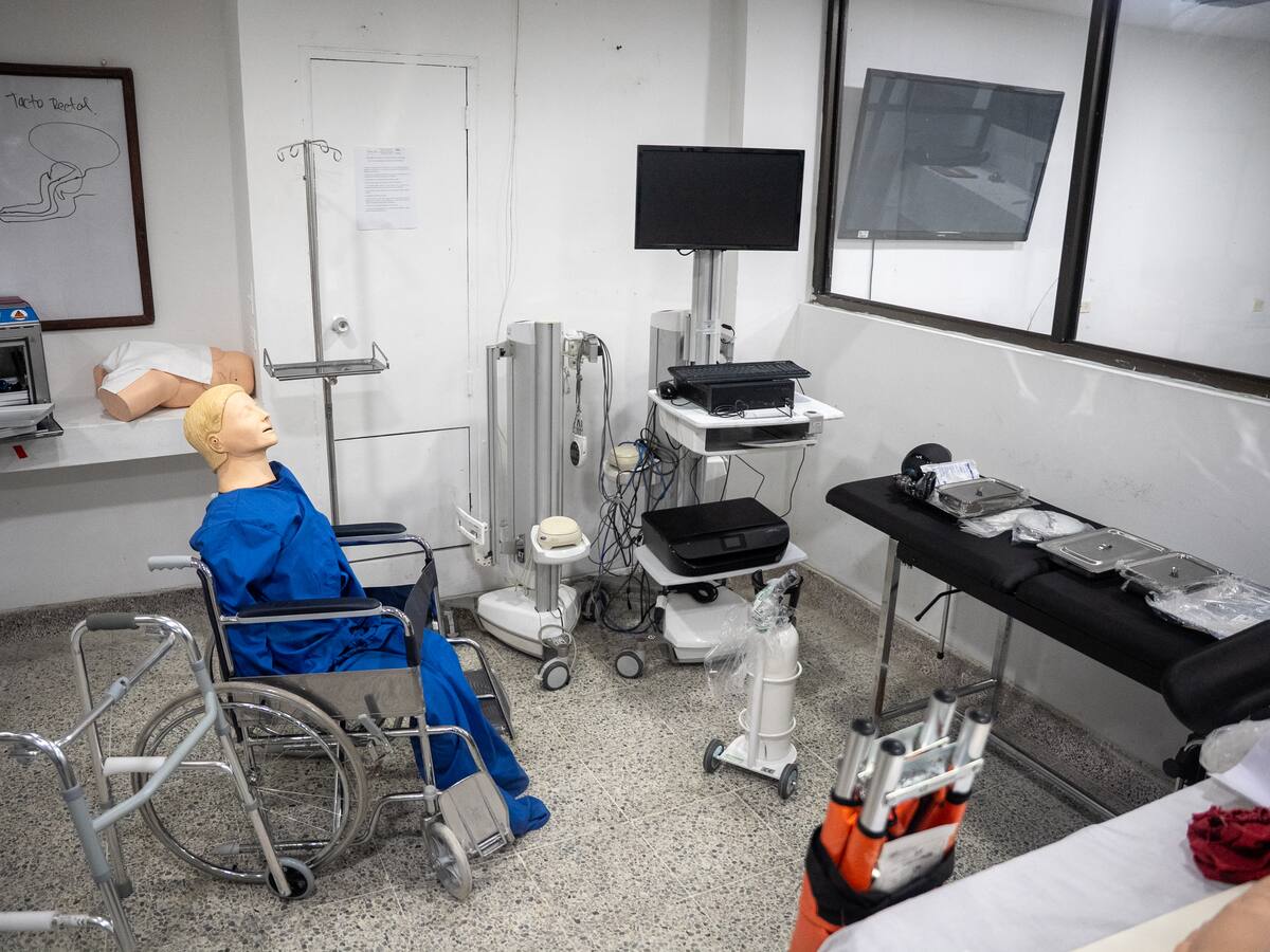 DIAN entregó donación de equipos biomédicos a Universidad de Cartagena