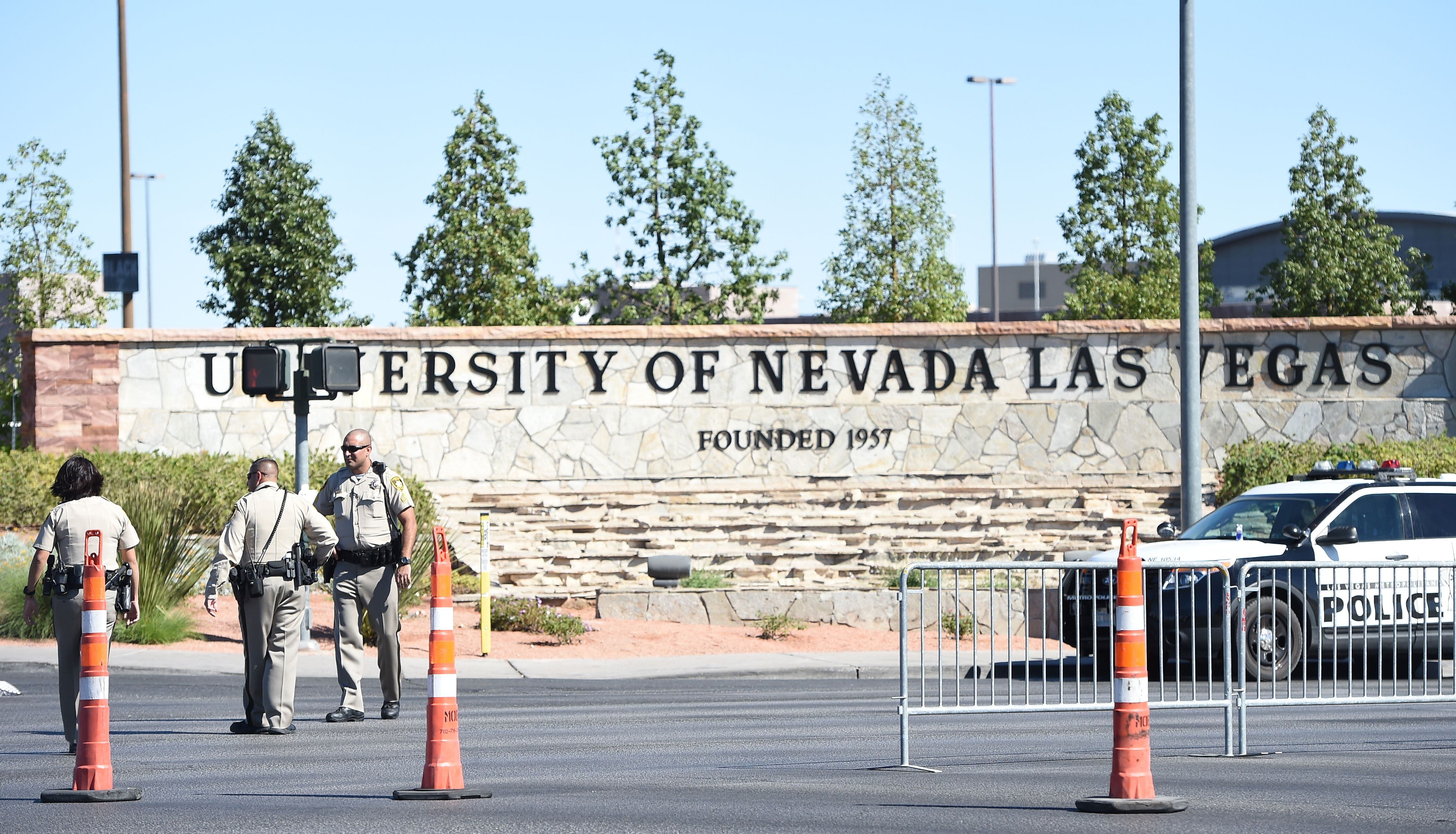 Police guard the perimeter before the final presidential debate at the Thomas & Mack Center on the campus of the University of Las Vegas in Las Vegas, Nevada on October 19, 2016. / AFP / Robyn Beck        (Photo credit should read ROBYN BECK/AFP via Getty Images)