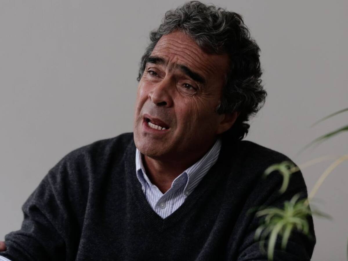 Precandidatos presidenciales en defensa de Fajardo tras anuncio de Fiscalía