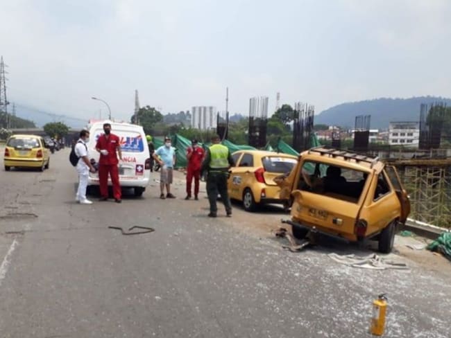 Insólito: No hay carros por la autopista y hubo un choque múltiple
